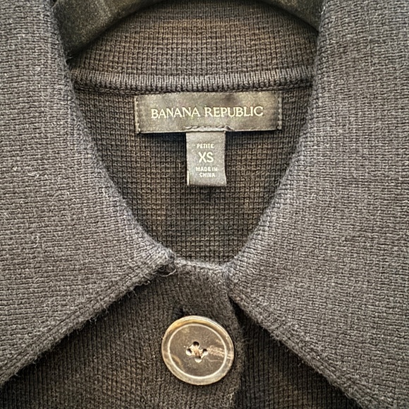 XS Black Banana Republic Long Sweater with Large Buttons and Pockets - Picture 2 of 4